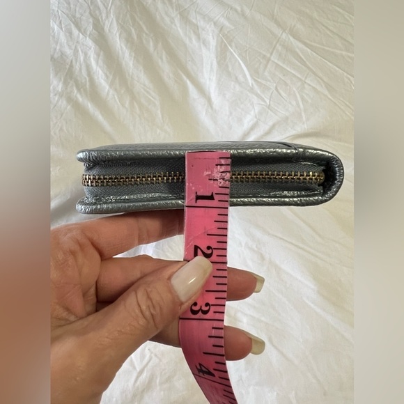 Rogue Industries | Zip Around Travel Leather Cell Phone Wallet | Silver - Picture 10 of 10